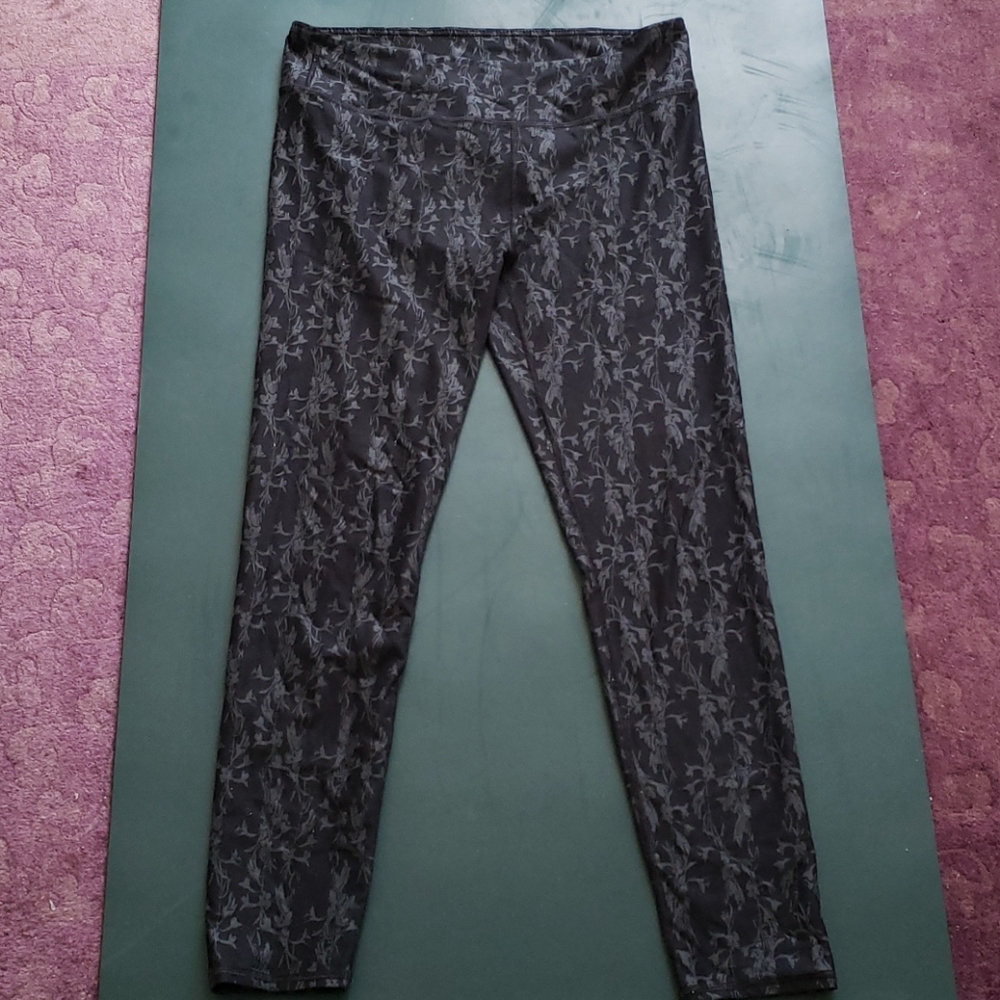 Fabletics Black floral 7/8s leggings